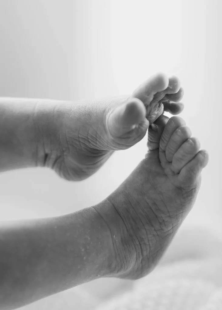 Details Fuß einer Neugeborenen beim Neugeborenen Shooting in Bayern