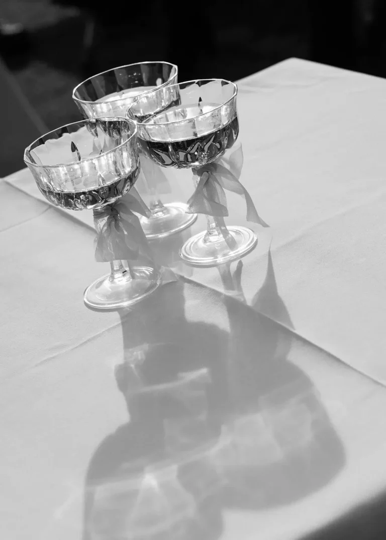 Champagner in Gläsern beim Standesamt-Sektempfang Tegernsee