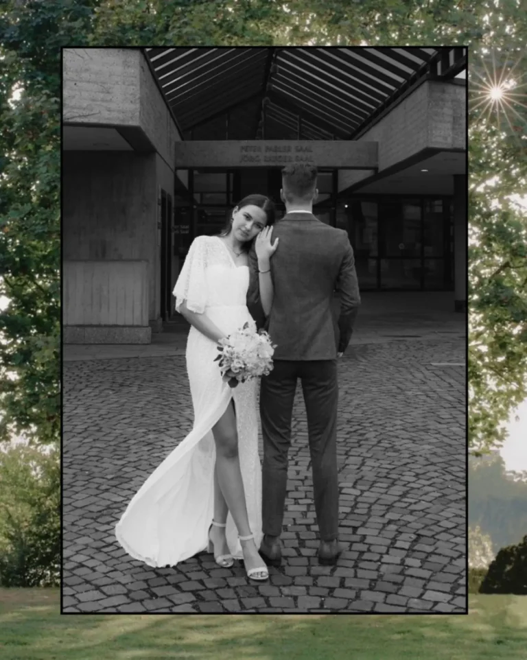After Wedding Shooting München: Hochzeitspaar steht Seite an Seite