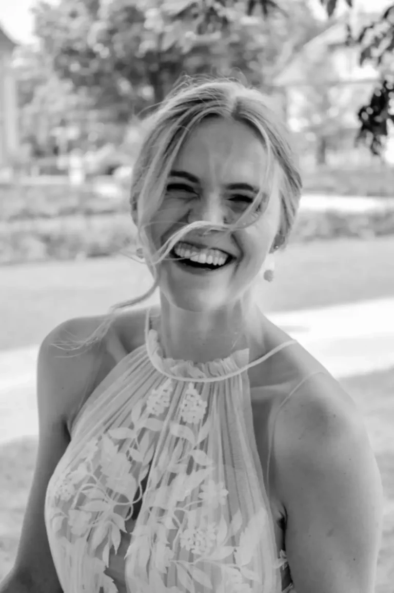 Standesamt Schwäbisch Gmünd: Braut an ihrer standesamtlichen Hochzeit